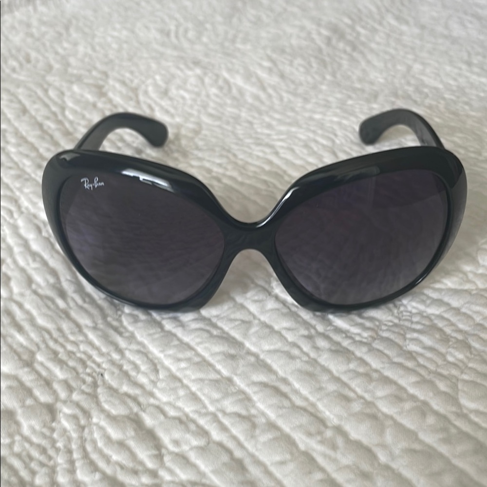 Ray-Ban Glossy Black Women's Sunglasses. Jackie Ohh ll